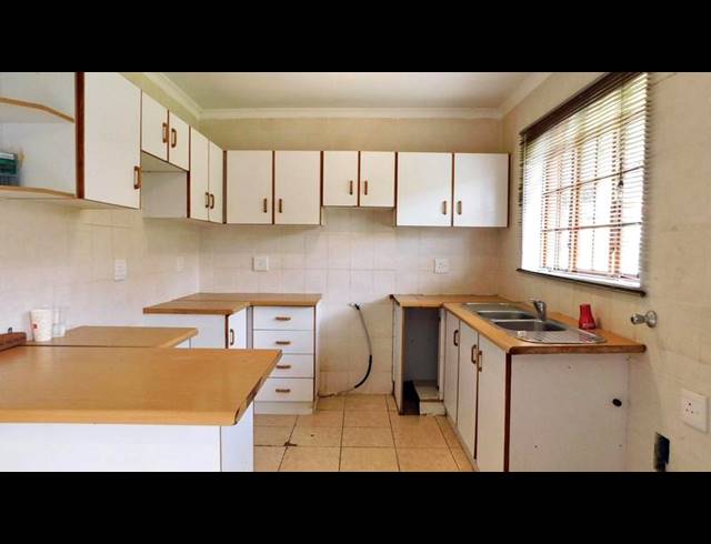 3 BEDROOM TOWNHOUSE FOR SALE IN LINCOLN MEADE